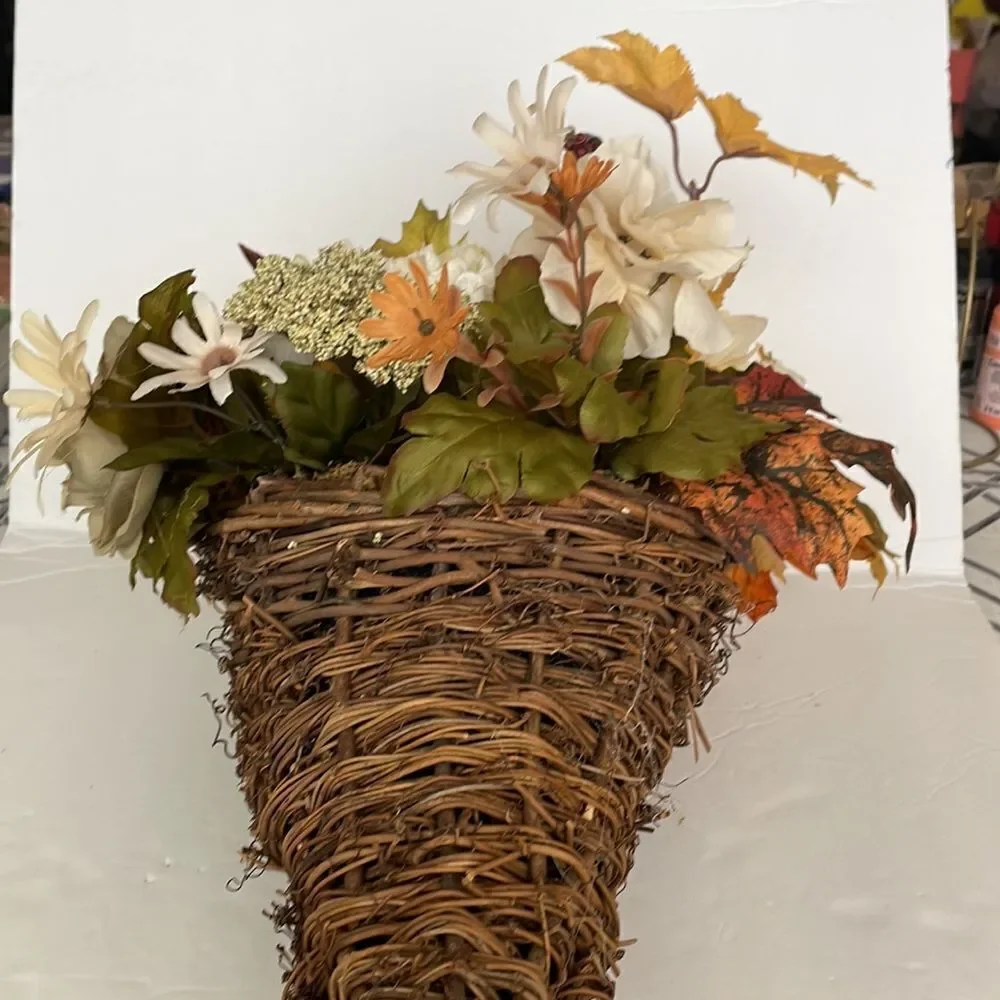 ‎CORNUCOPIA OF AUTUMN COLORS ARRANGEMENT